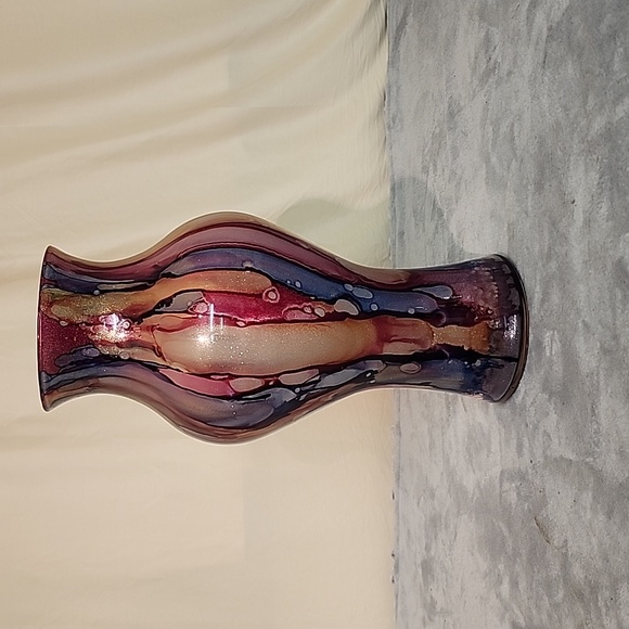 BRILLIANTLY STUNNING 14" GLASS GLITTER SWIRL VASE - Picture 2 of 8